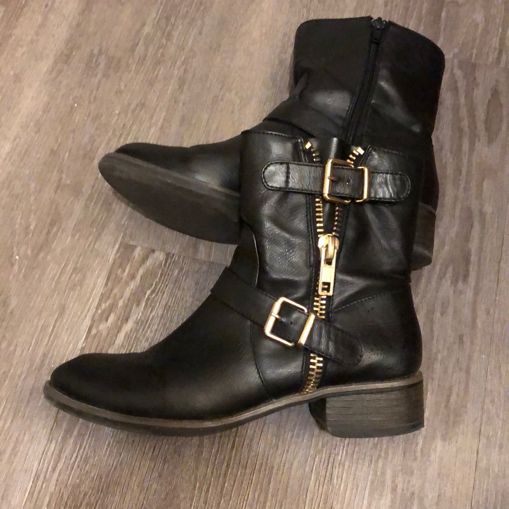 Black combat boot
